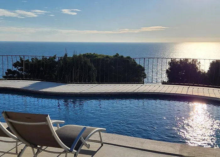 Beachfront Villa - Comfort And Breathtaking Views