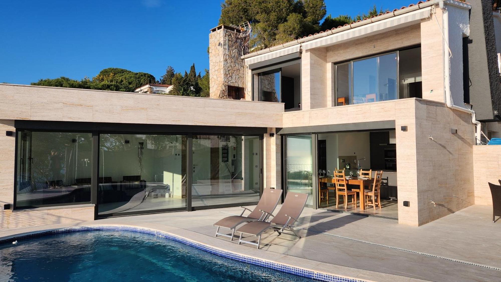 Beachfront - Comfort And Breathtaking Views Villa