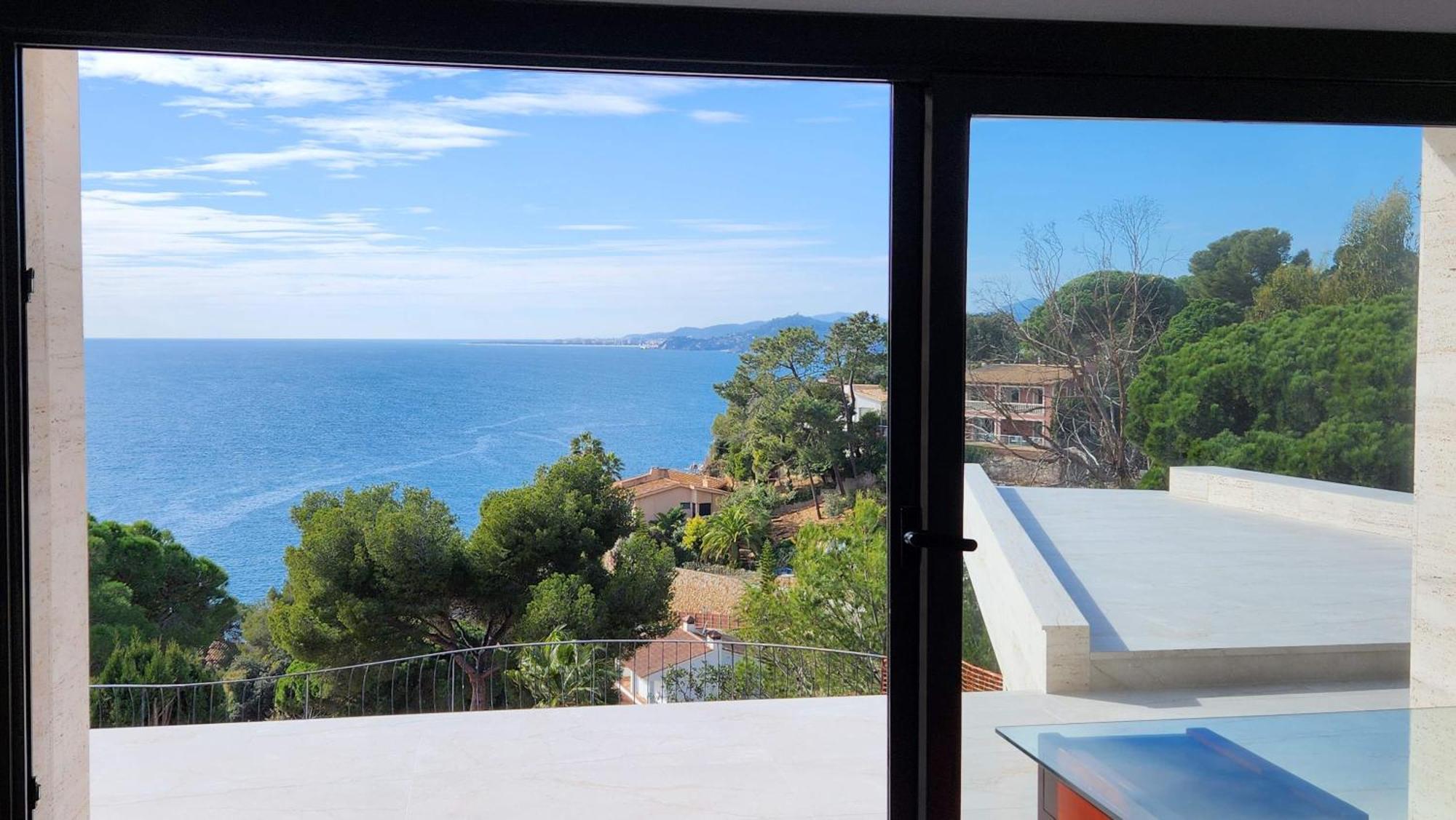 Beachfront - Comfort And Breathtaking Views Villa