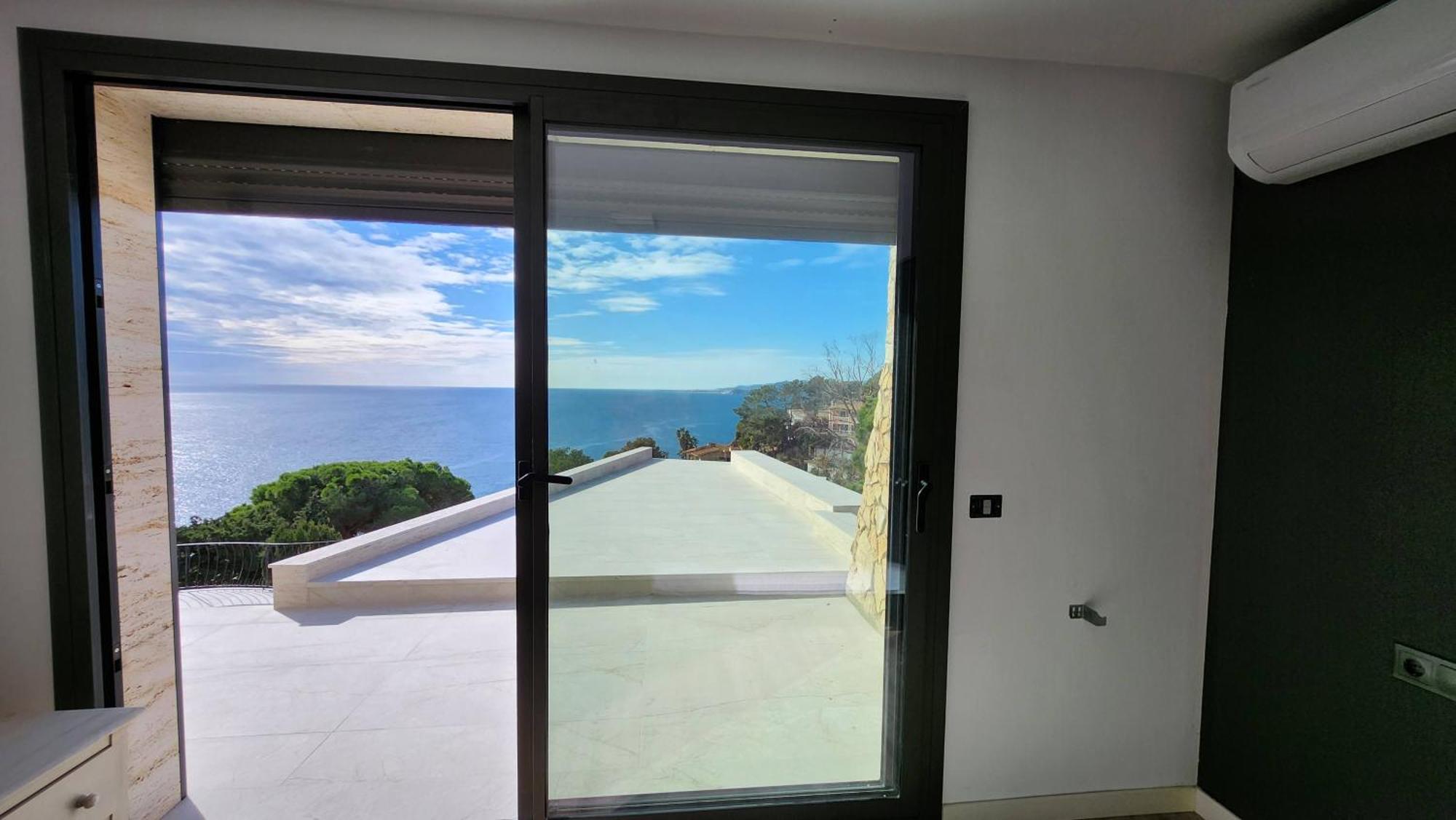 Beachfront - Comfort And Breathtaking Views
